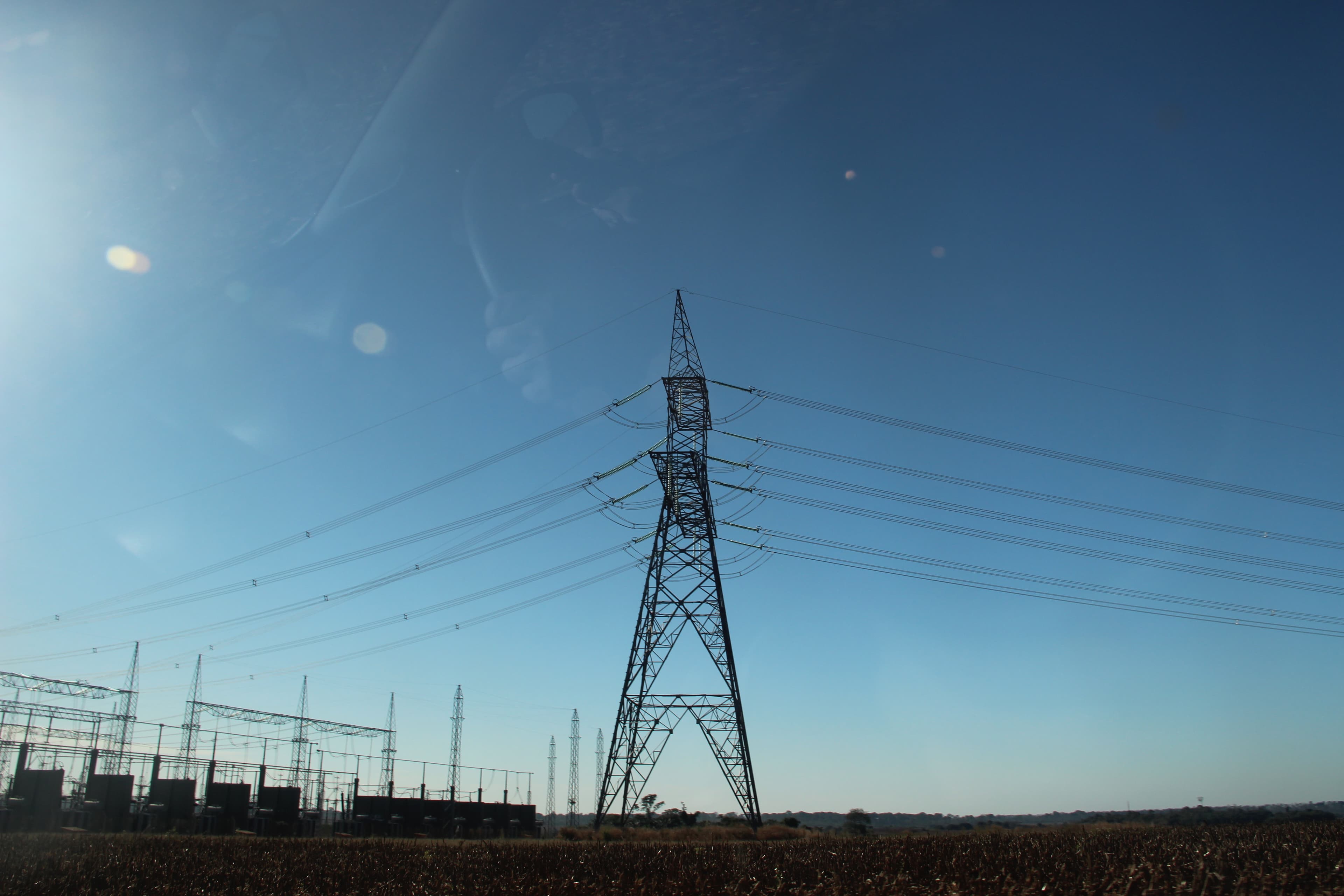 Torres de transmissão elétrica